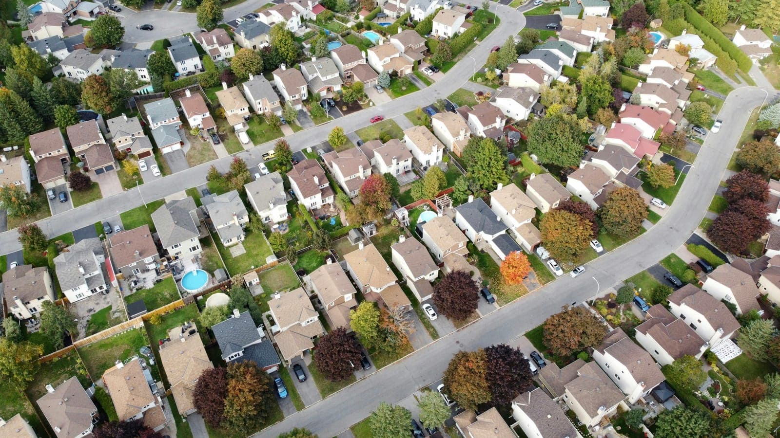 Aurora, Colorado neighborhood with single-family homes and the snow-capped Front Range foothills in the distance